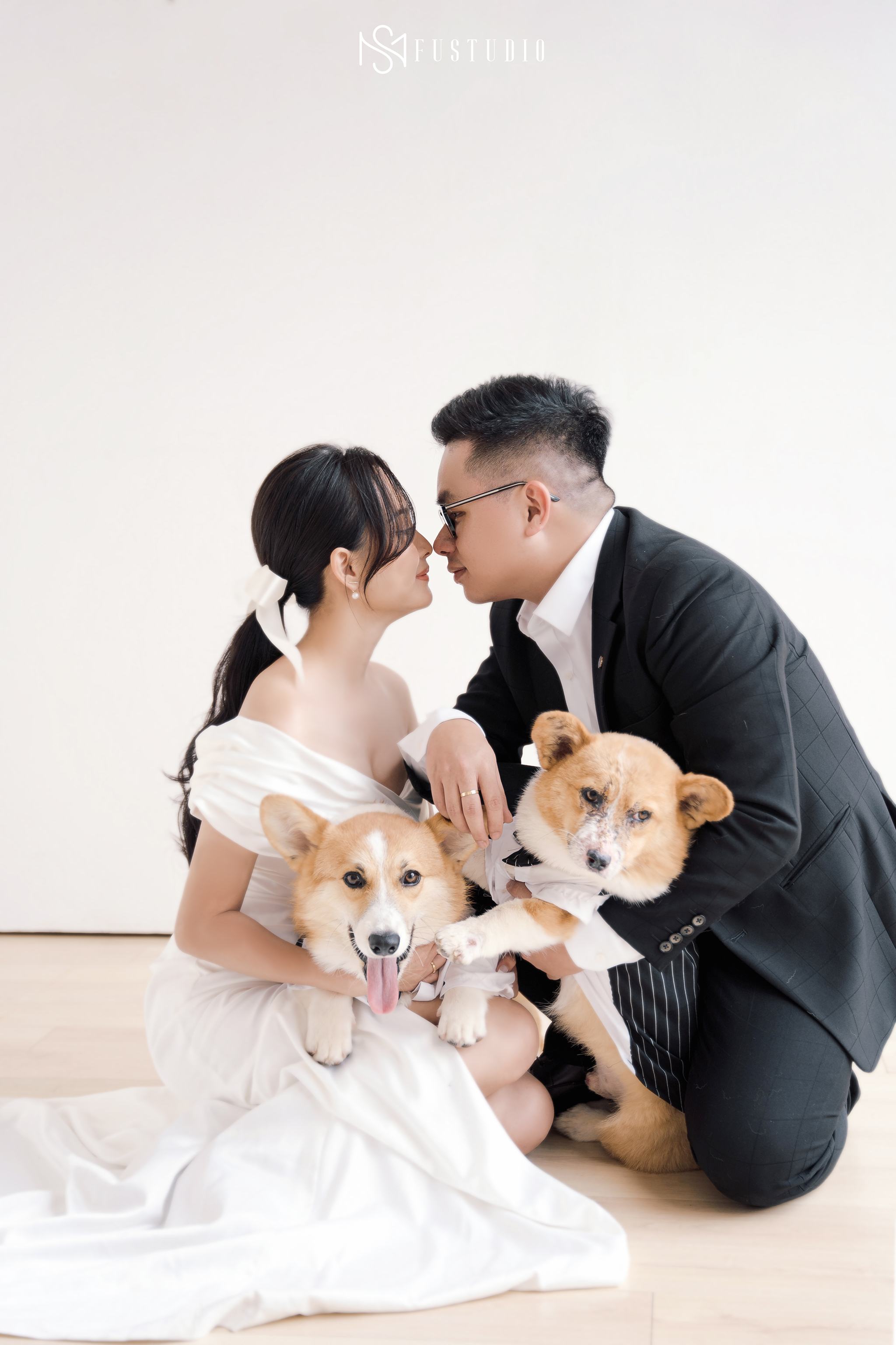 Letting the dog take a wedding photo together, the couple made netizens 