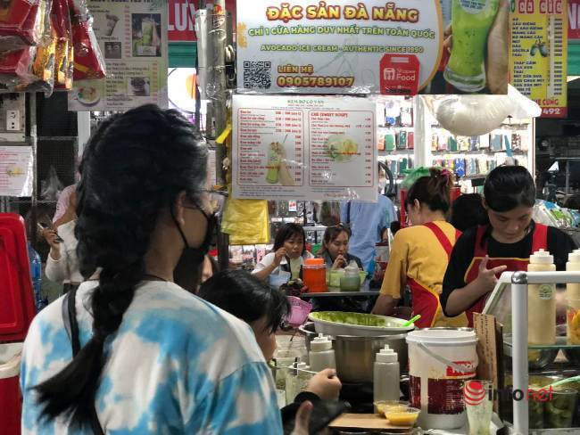 Famous Da Nang avocado ice cream shop more than 30 years old, selling more than a thousand cups a day, customers waiting in line
