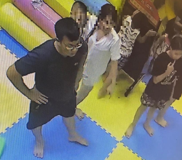 Đã tìm ra đối tượng hành hung bé 4 tuổi trong khu vui chơi ở Linh Đàm