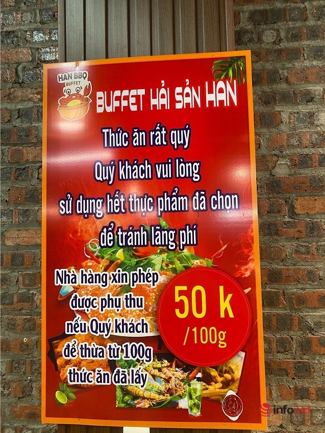 Bac Giang seafood buffet restaurant weighs guests' leftovers to fine, curses shocking customers: What did the two sides say?