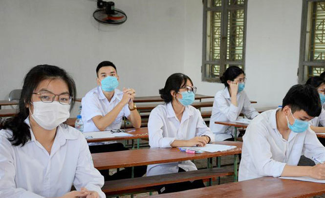 Is it necessary for candidates to take the 2022 high school graduation exam to wear a mask?