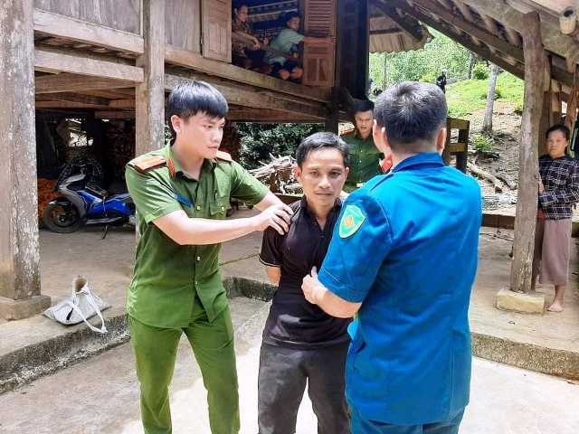 Caught the object of using a knife to chase neighbors in Thanh Hoa