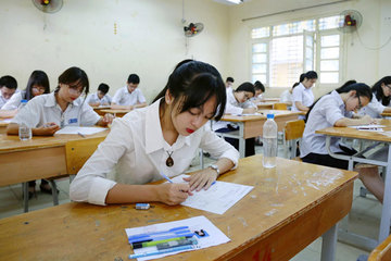 Sáng nay, gần 107.000 thí sinh Hà Nội làm thủ tục dự thi vào lớp 10
