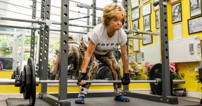 Cụ bà 76 tuổi trở thành vận động viên thể hình, đánh bại bệnh ung thư