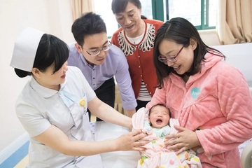 Trung Quốc: Nghỉ đẻ 1 năm vẫn có lương, bỏ hạn chế mua nhà để dân sinh thêm con