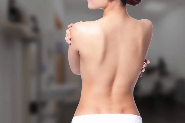 Trung Quốc: Tranh cãi chuyện phụ nữ phải cởi trần khi chụp X-quang ngực