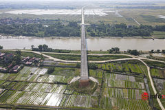Cây cầu trăm tỷ bỏ không, người dân phải đi đò từ Hà Nội sang Bắc Giang