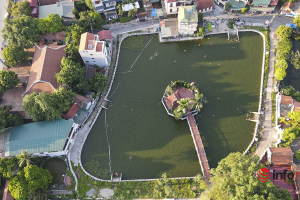 Hà Nội: Ao rộng 7.000m2 ô nhiễm được vớt rác, thay nước biến thành 'bể bơi', hàng trăm người bơi lội ngày nắng nóng