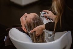 Thợ cắt tóc ở Italy sẽ phải nộp phạt vì lý do không tưởng