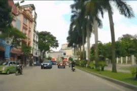 Gặp 'vật thể lạ từ trên trời rơi xuống', nam thanh niên ngã sõng soài, bò dậy vẫn ngơ ngác