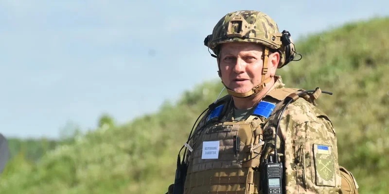 Tổng tư lệnh các lực lượng vũ trang Ukraine khẩn cấp yêu cầu ông Zelensky ra lệnh rút lui khỏi một thành phố ở Luhansk