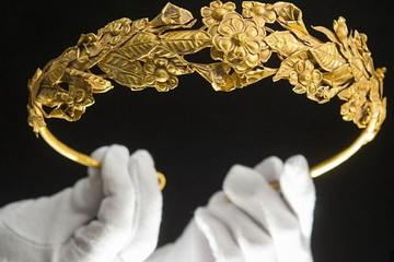 Sửng sốt phát hiện vương miện Hy Lạp hơn 2.300 tuổi bằng vàng dưới gầm giường