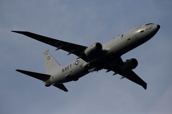 Máy bay săn ngầm của Mỹ xuất hiện bất thường gần Đảo Rắn trong nhiều giờ