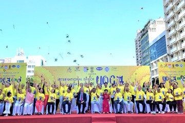 1000 người tham gia Ngày quốc tế Yoga nhân kỷ niệm quan hệ ngoại giao Việt Nam - Ấn Độ
