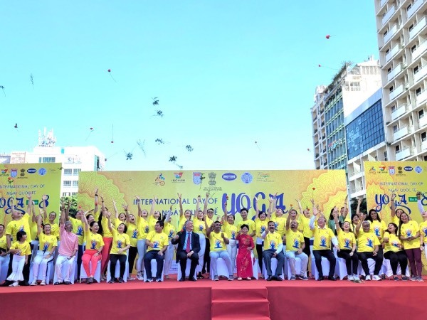 1000 người tham gia Ngày quốc tế Yoga nhân kỷ niệm quan hệ ngoại giao Việt Nam - Ấn Độ