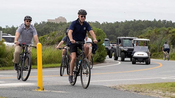 Ông Biden thông báo điều bất ngờ sau cú ngã khi đi xe đạp