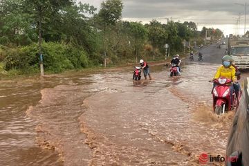 Đắk Lắk: Đường gần 700 tỷ mới thông xe đã dày đặc ổ gà, ngập như sông sau mưa