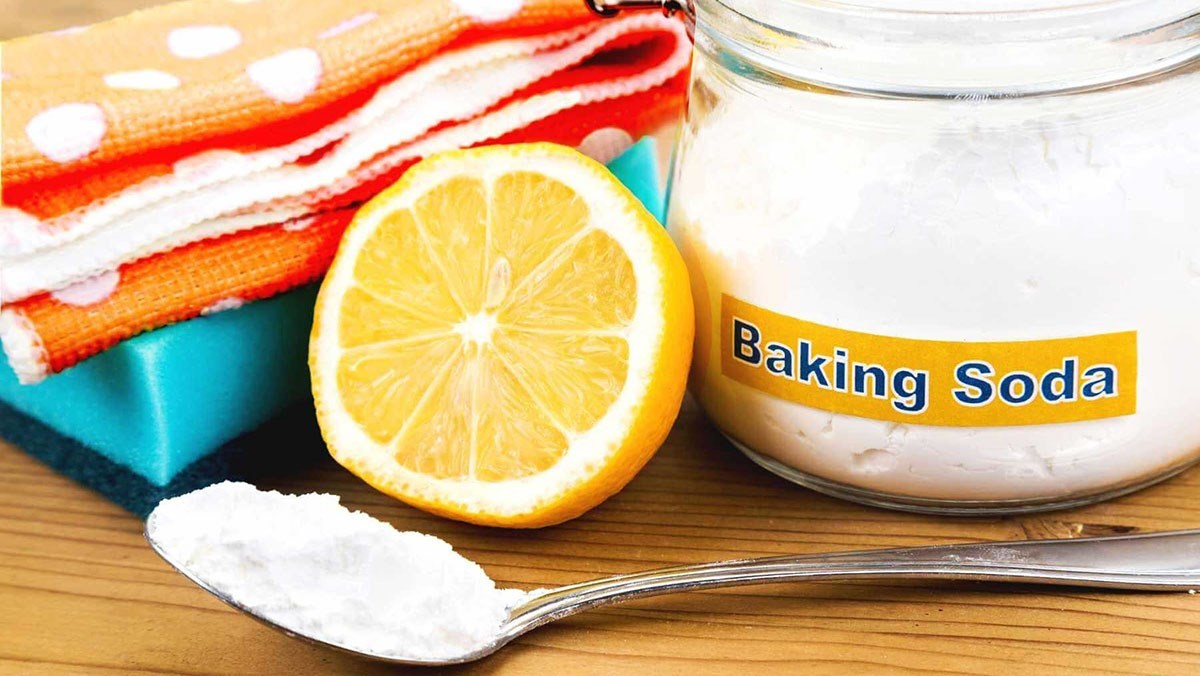 Sử dụng baking sode để khử mùi hôi dây da đồng hồ