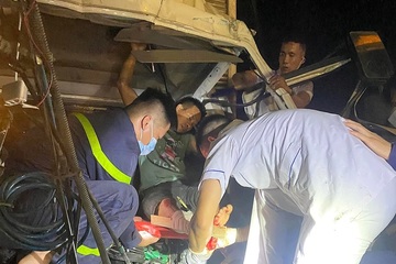 Nghệ An: Xe khách va chạm xe bồn, tài xế tử vong, 19 hành khách bị thương