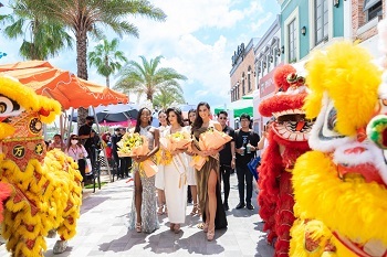Dàn hoa hậu tham quan mua sắm tại đại lộ shophouse NovaWorld Ho Tram