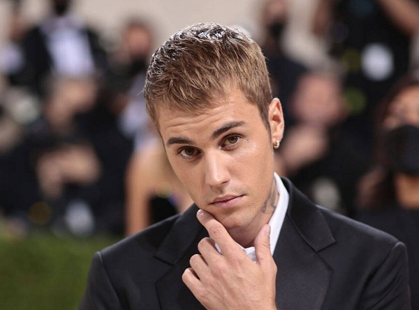 Sau khi mắc bệnh liệt nửa mặt, Justin Bieber đã vội làm điều khiến fan vừa mừng vừa lo