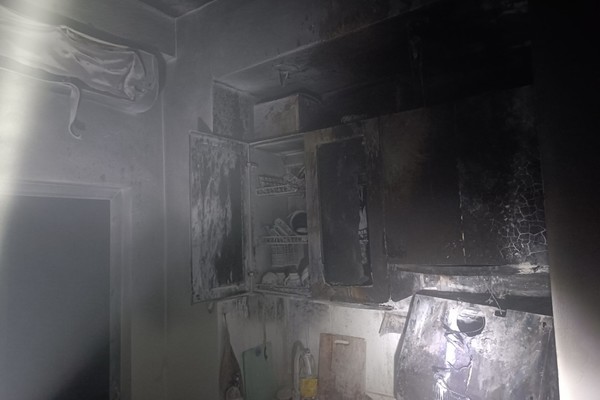 Hà Nội: Giải cứu 9 người mắc kẹt trong đám cháy nhà lúc nửa đêm ở Xuân Đỉnh
