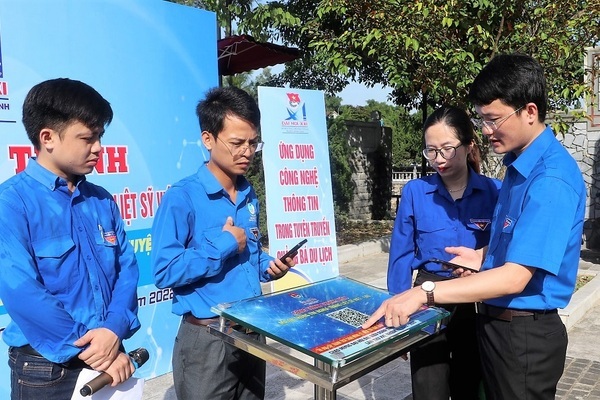 Quét mã QR, dễ dàng tìm thông tin liệt sỹ tại Nghĩa trang quốc tế Việt - Lào