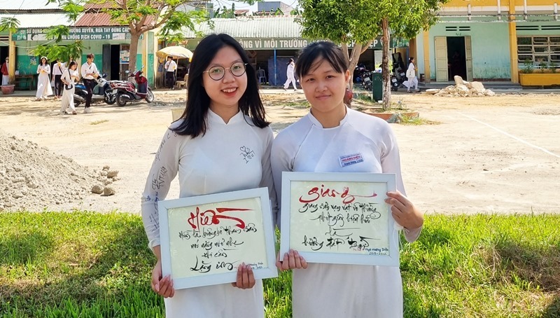 Nữ sinh xứ Quảng tiết lộ nội dung bài thi Văn khiến giám khảo hạ bút chấm điểm 10
