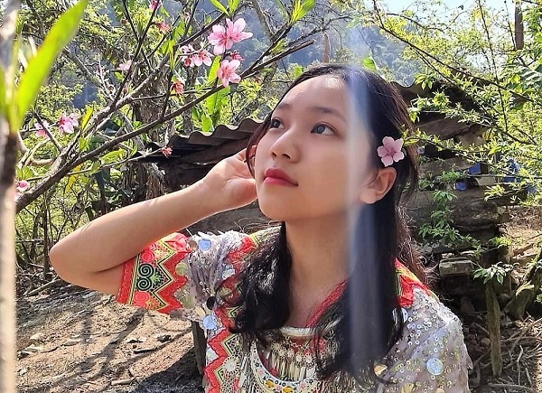 Nữ sinh dân tộc Mông chia sẻ bí quyết đạt điểm 10 môn Lịch sử