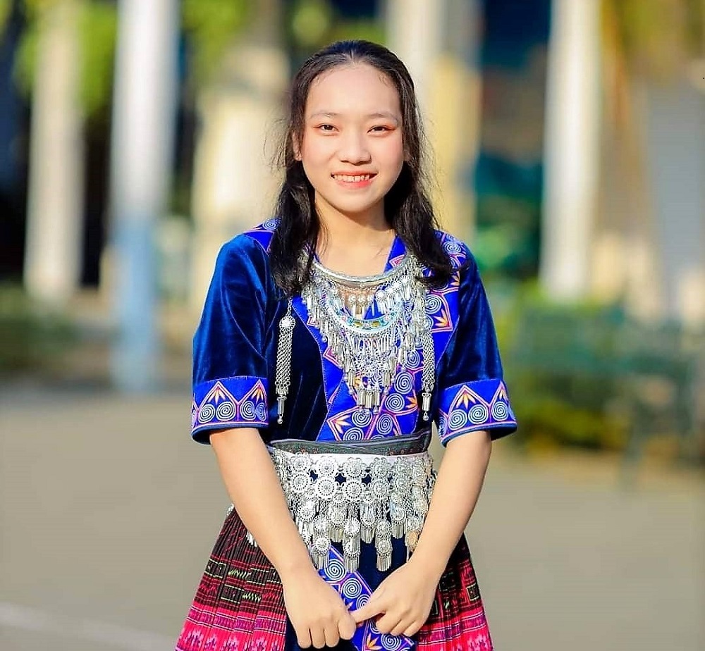 Nữ sinh dân tộc Mông chia sẻ bí quyết đạt điểm 10 môn Lịch sử