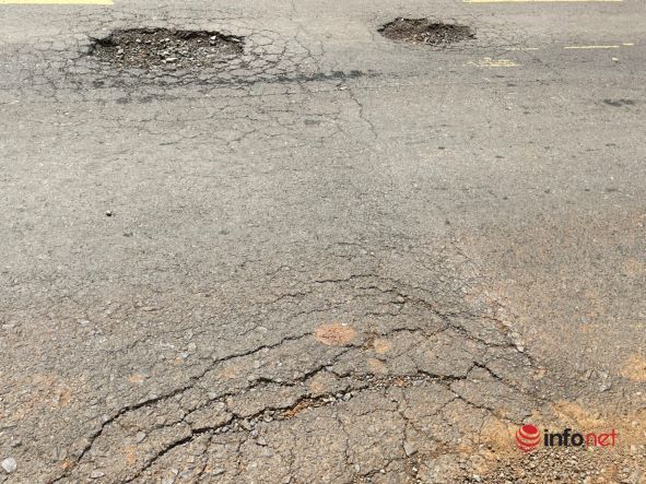 Đắk Lắk: Đường vừa sửa đã lún nứt, ổ gà nối hàng dài