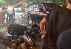 Hà Nội: Xe Santafe tông 3 ô tô, gây tai nạn liên hoàn, 6 người đi xe máy thương vong
