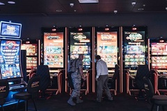 Lầu Năm Góc kiếm hàng trăm triệu USD từ các máy đánh bạc tại căn cứ quân sự của Mỹ ở nước ngoài