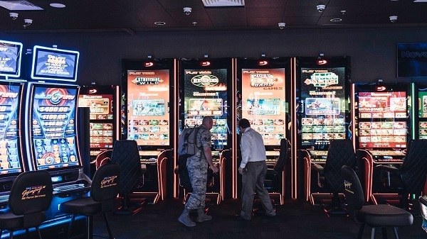 Lầu Năm Góc kiếm hàng trăm triệu USD từ các máy đánh bạc tại căn cứ quân sự của Mỹ ở nước ngoài