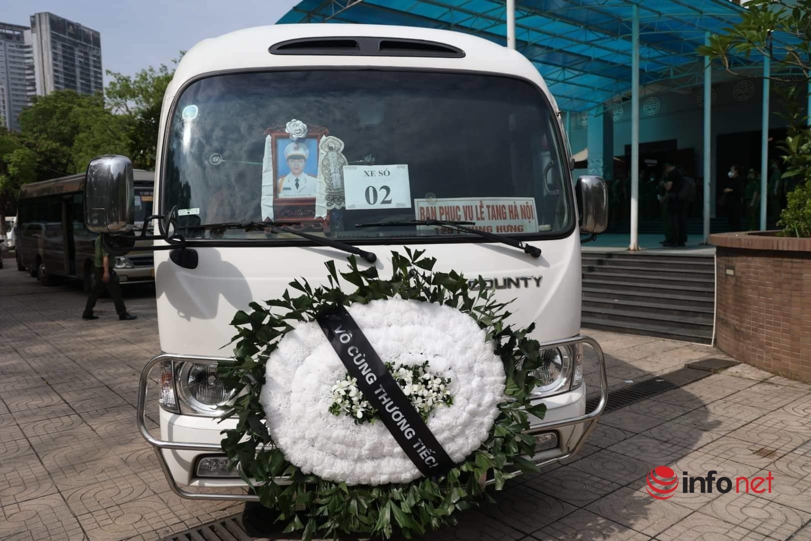 Lễ tang các chiến sĩ PCCC hy sinh ở Cầu Giấy: Người nhà khóc ngất tại nhà tang lễ Bệnh viện 198