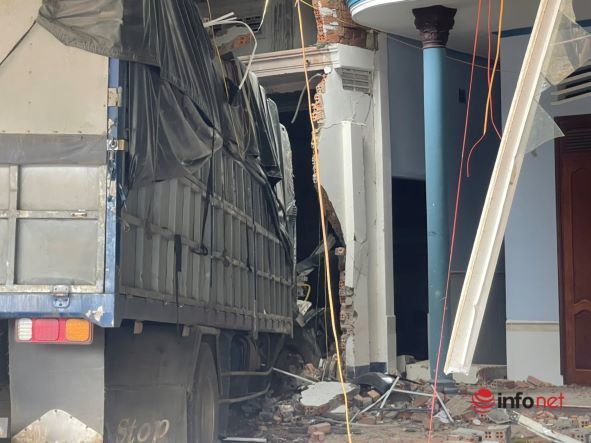 Hiện trường tan hoang vụ xe tải tông sập 3 nhà dân ở 'điểm đen chợ 312'