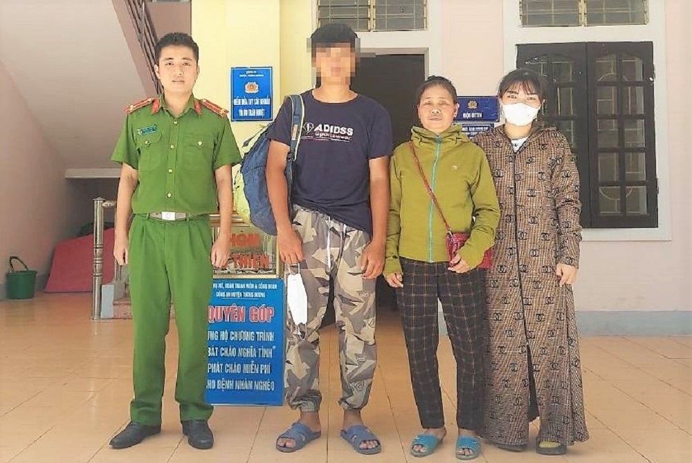Nghệ An: Thanh niên đoàn tụ gia đình sau 10 năm thất lạc ở nước ngoài