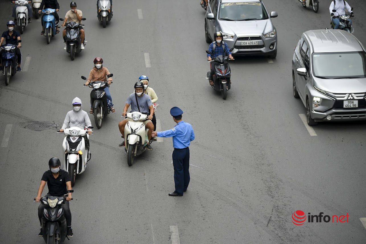 Nhiều người ngã nhoài trong ngày đầu tiên Hà Nội phân làn ô tô, xe máy đường Nguyễn Trãi
