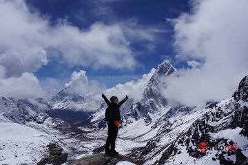 10 năm chống lại bệnh ung thư, người đàn ông U50 gây sửng sốt với thành tích chinh phục đỉnh Everest và chạy bộ 42km