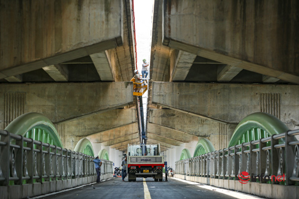 Cầu vòm sắt 65 tỷ dành riêng cho xe máy qua hồ Linh Đàm sẵn sàng thông xe