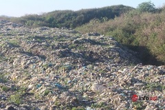 Núi rác 84.000 tấn nằm giữa TP Vinh nhiều năm chưa thể xử lý