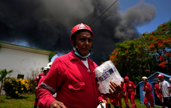 Vụ cháy kho dầu ở Cuba tiếp tục lan rộng