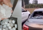 Mưa đá to bằng quả trứng gà khiến 25 người bị thương, phá hỏng hàng trăm ô tô