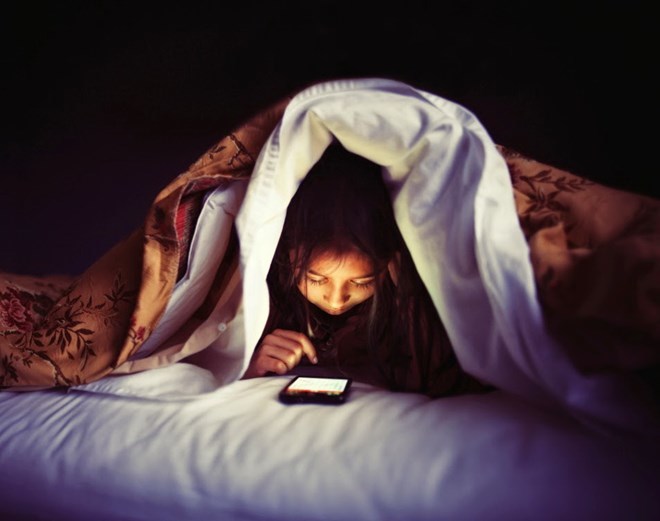 'Lướt' điện thoại trong bao lâu trước khi đi ngủ?