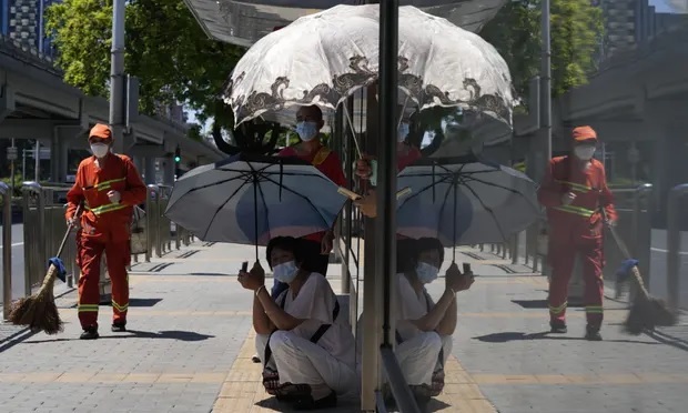 Trung Quốc: Hạn chế đi thang máy, bật điều hòa trên 26 độ C đối phó nắng nóng phá kỷ lục