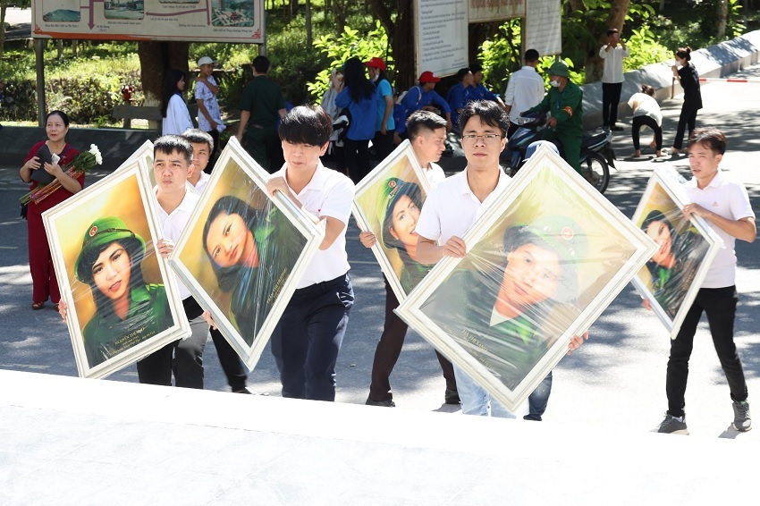 Nể phục những chàng trai phục dựng thần tốc ảnh chân dung 10 nữ TNXP hy sinh ở Ngã ba Đồng Lộc