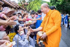 Cúng dường tiền mặt ở chùa Ba Vàng: GS Trần Lâm Biền khẳng định 'không dâng tiền lên Tam Bảo được'