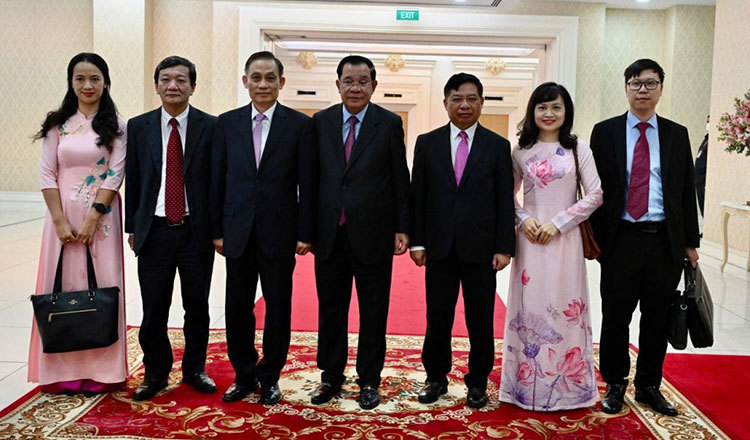 Trưởng Ban Đối ngoại Trung ương Lê Hoài Trung thăm chính thức Campuchia