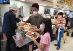 Vì sao người dân Hàn Quốc 'rồng rắn' xếp hàng chờ mua gà rán?