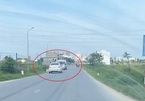 Clip xe con lạng lách, lấn làn trên quốc lộ ở Nghệ An khiến người đi đường hoảng sợ